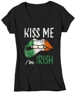 Women's Kiss Me I'm Irish T-Shirt AV01